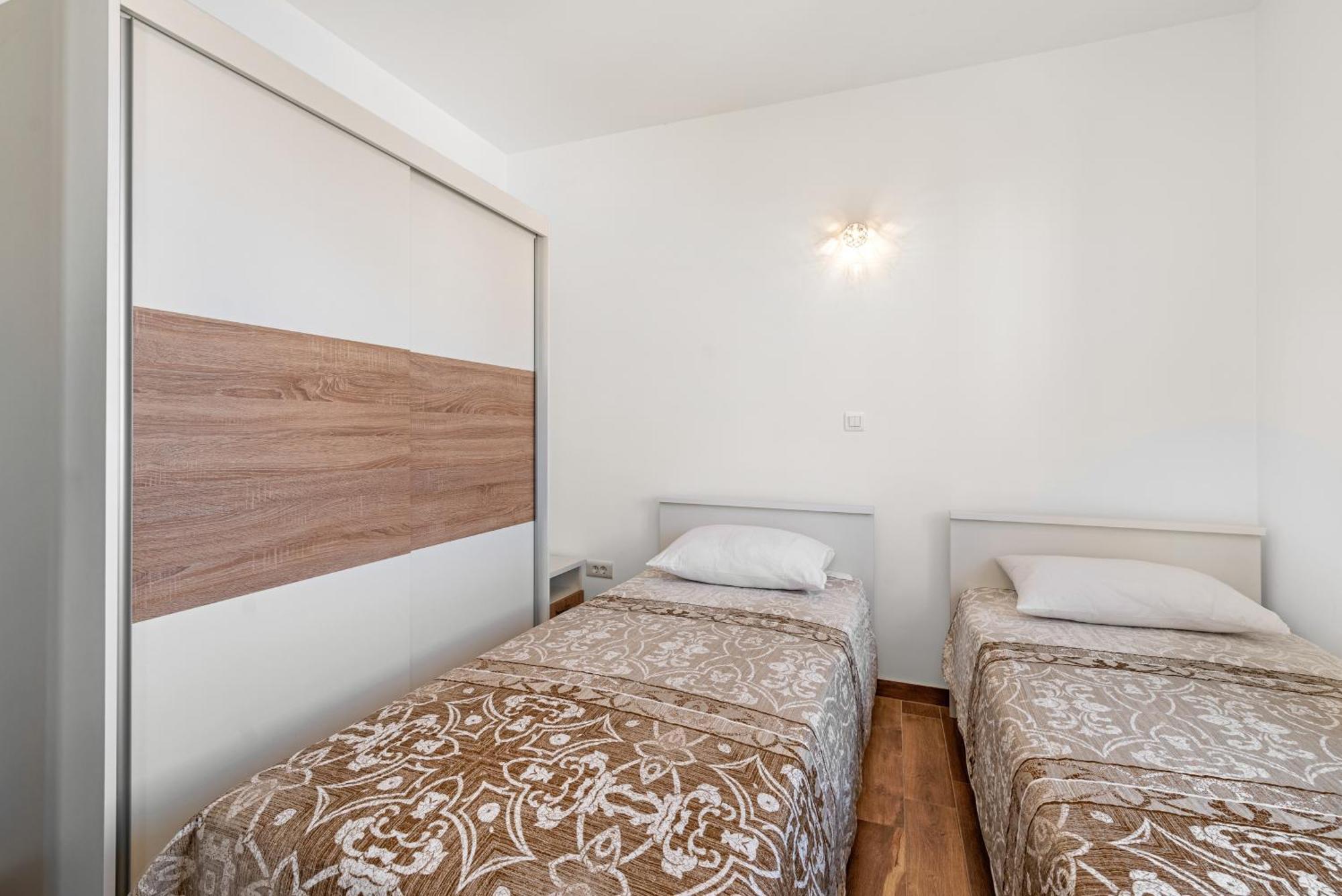 Apartments Boomerang Rogoznica  Ruang foto