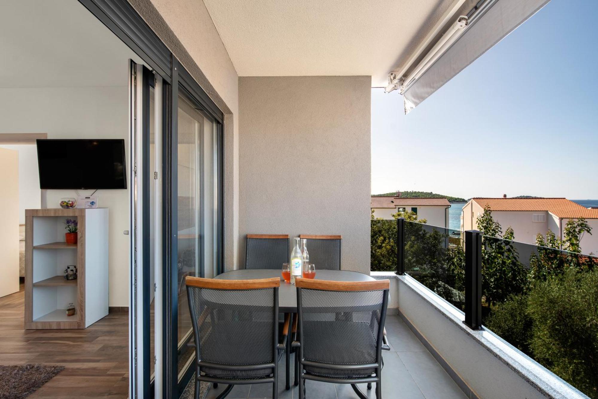 Apartments Boomerang Rogoznica  Ruang foto