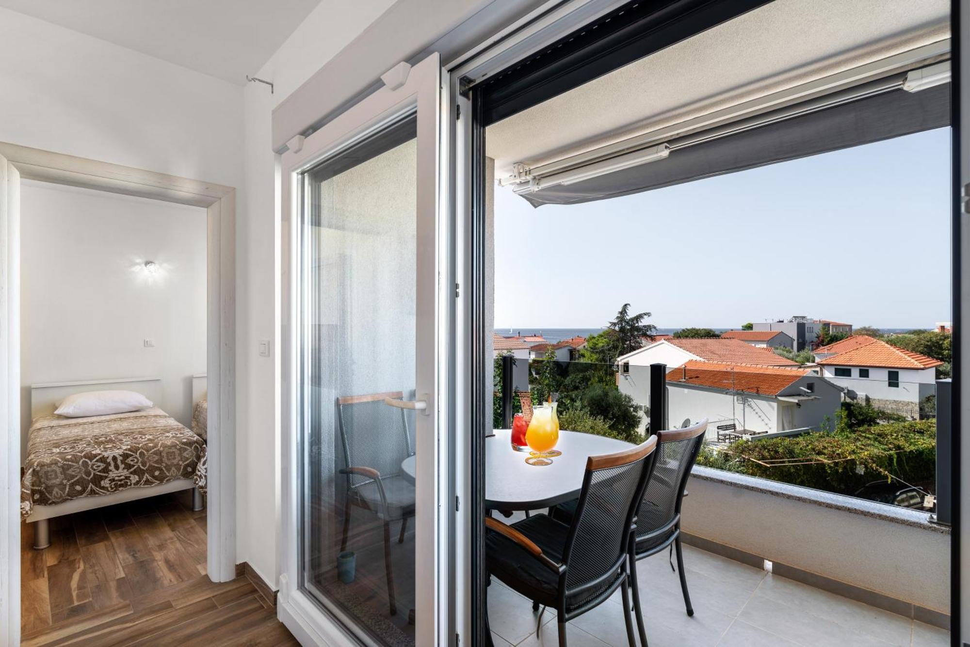 Apartments Boomerang Rogoznica  Ruang foto